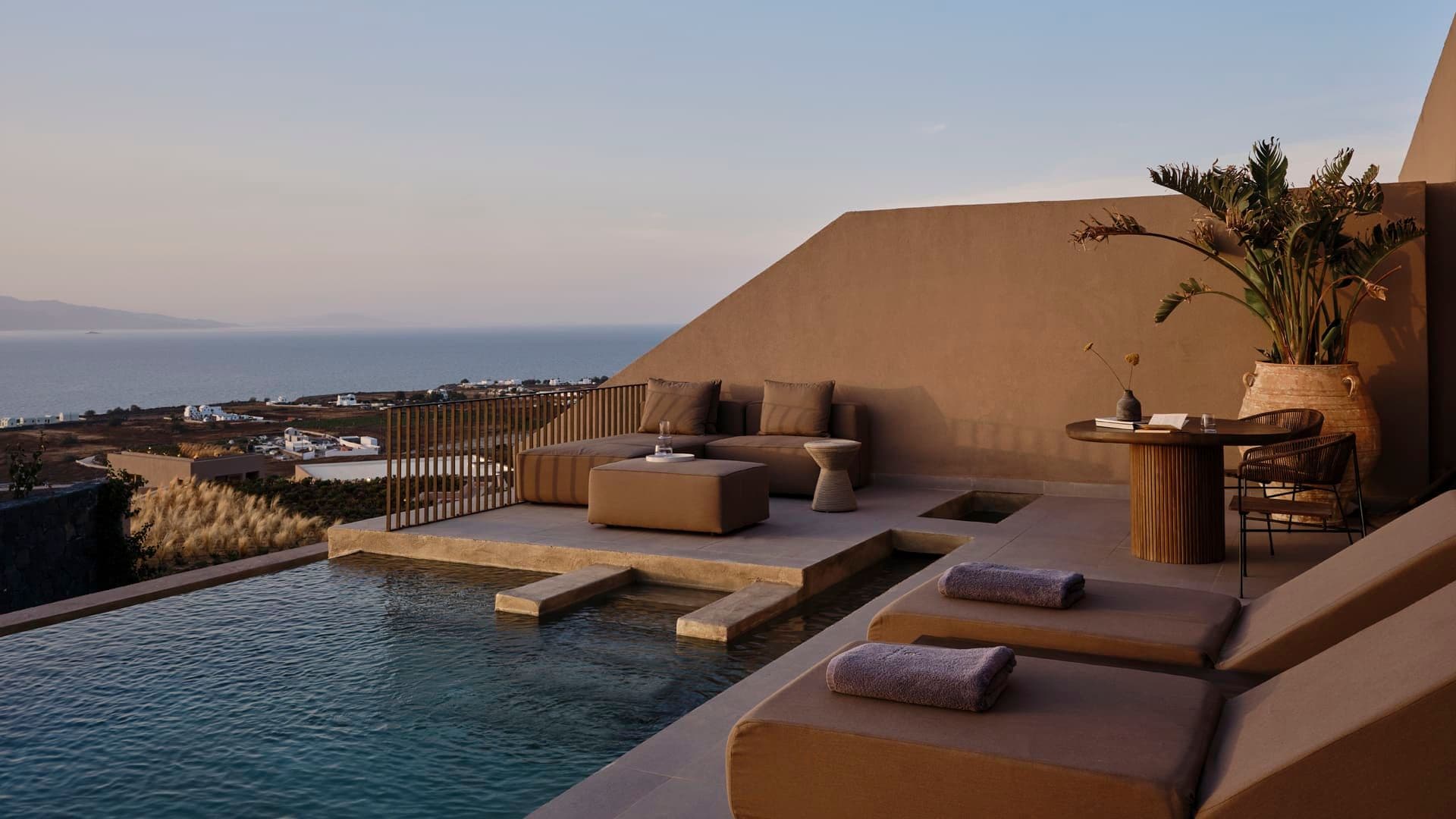 Oasis Suite with Infinity Pool room