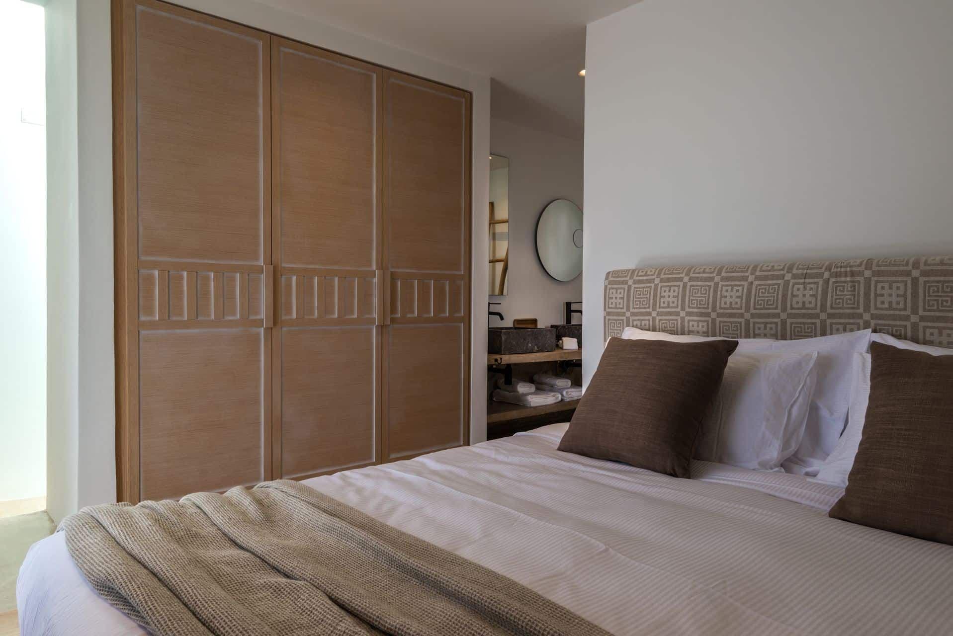 Family Suite with Infinity Pool room